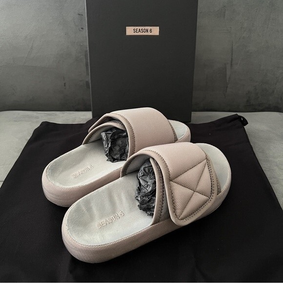 Yeezy Season 6 Nylon Slipper Taupe - Picture 7 of 16
